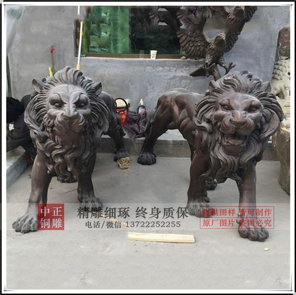 銅雕獻(xiàn)錢獅.jpg